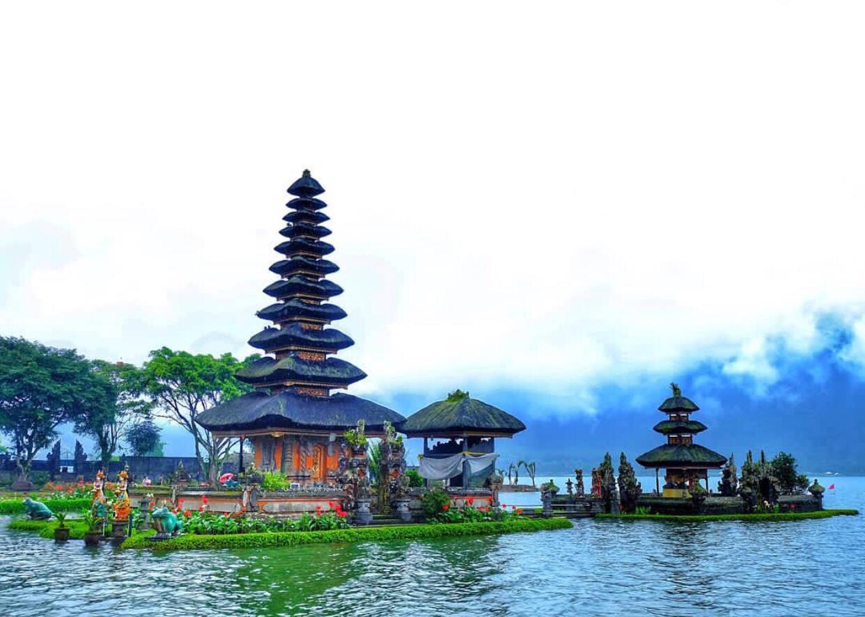 Bali UNESCO Word Heritage Sites Tours BALI TREKKING TOUR   Ulundanu Bratan Temple 1 